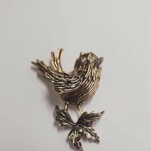 ART Gold Vintage Bird Brooch with Intricate Feather Design - Picture 3 of 4
